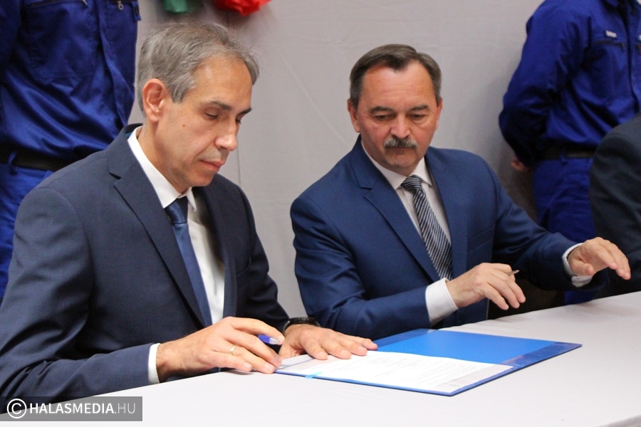 (►) A Dékáni és a Nemzeti Közszolgálati Egyetem aláírta a megállapodást, indulhat a technikusképzés (galéria)