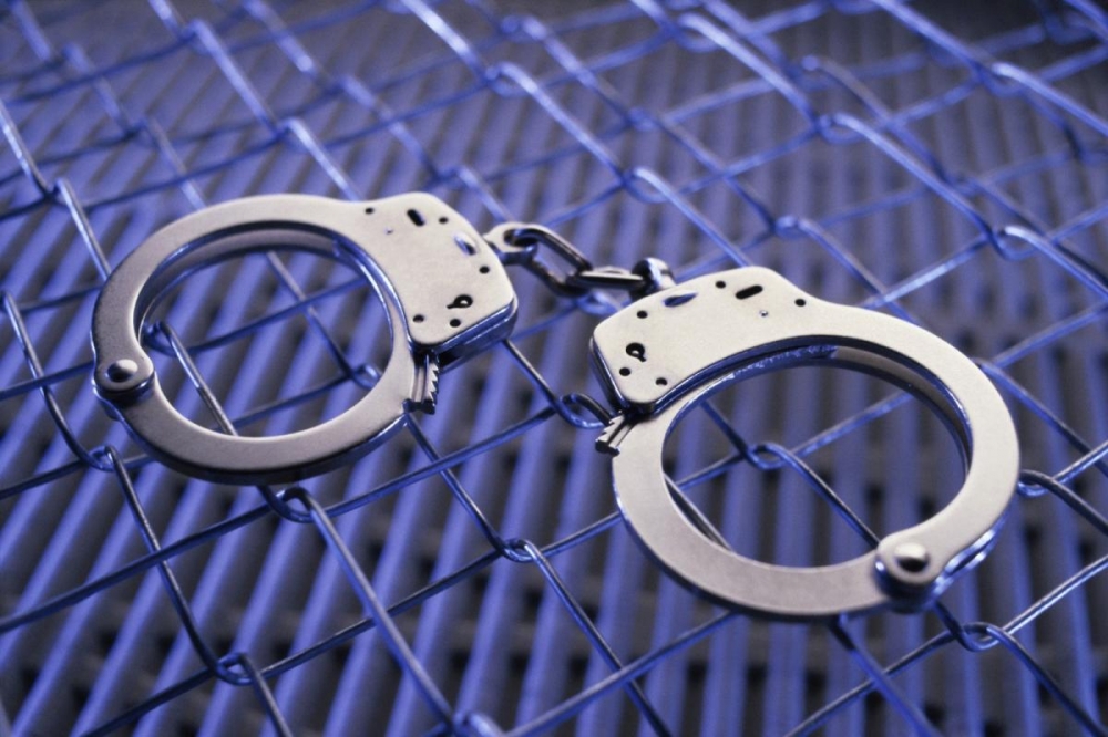 Fegyházbüntetés a kamaszra támadó késes rablónak