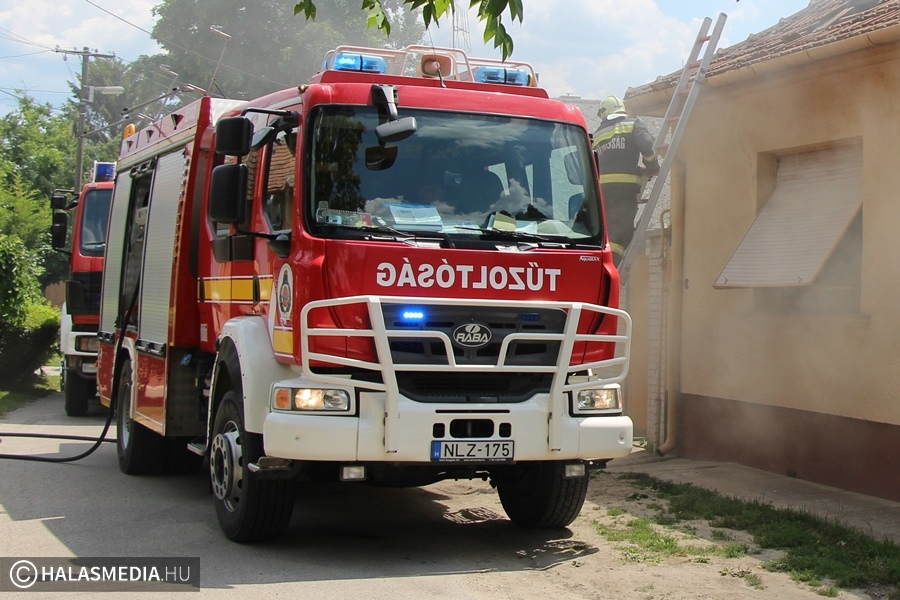 Tűz volt egy családi házban a Huszár utcában (galéria)