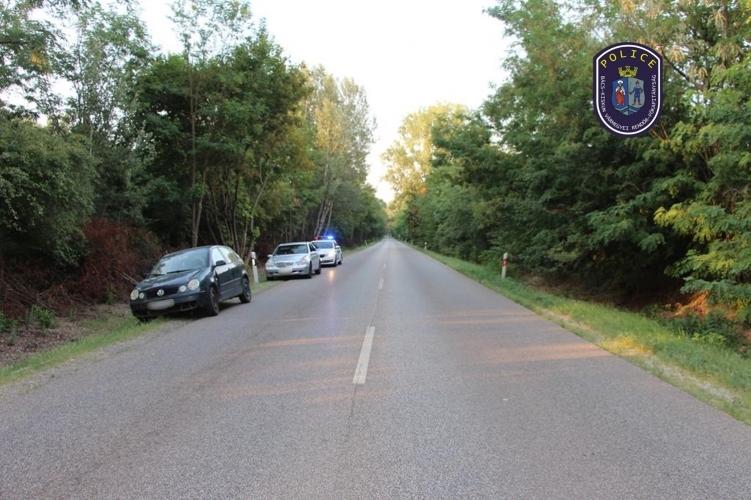 Feltörtek egy autót a fehértói úton, a rendőrök szemtanúkat keresnek