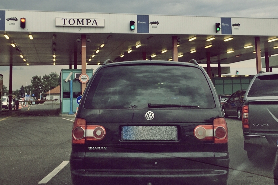 40 (!) hamis bélyegzőlenyomat a montenegrói útlevélben