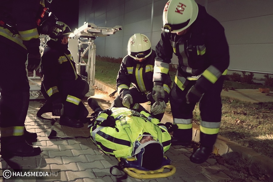 Tűzoltógyakorlat a magasraktárban (galéria)