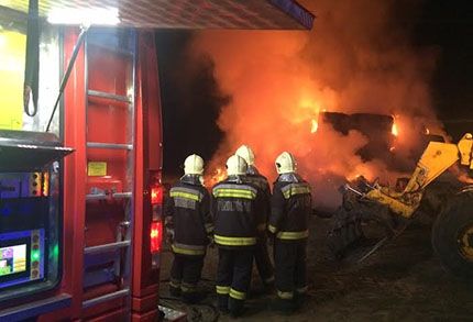 Több mint 16 órája oltanak