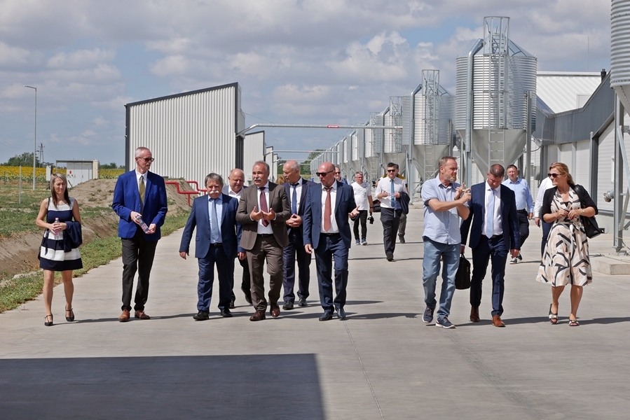 Átadták a Füzes-Kacsa Kft. új mélykúti nevelőtelepét