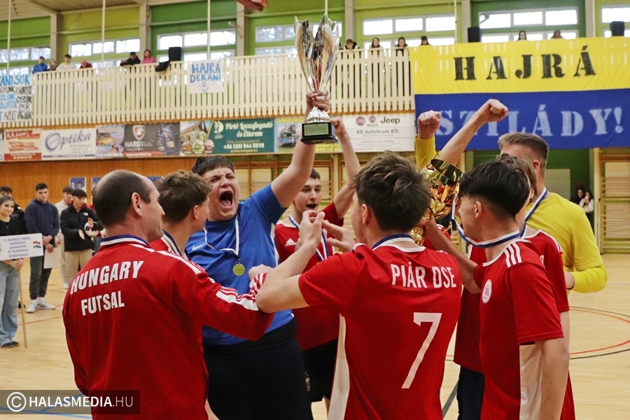 (►) Drámai végjáték, büntetőpárbaj után Piarista arany-, Tekó ezüstérem a Szilády Kupán (galériák)