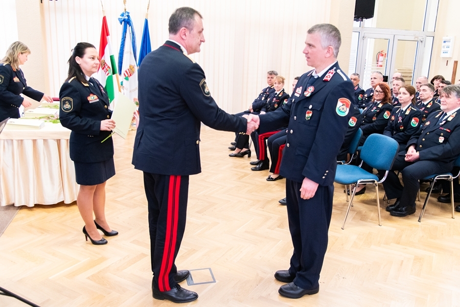 Halasi tűzoltót jutalmaztak kiemelkedő munkája elismeréseként