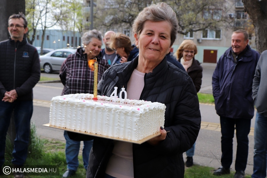 Ünnepi lakógyűlés: 40 éve intézi a társasházak ügyes-bajos dolgait Zsuzsa (galéria)