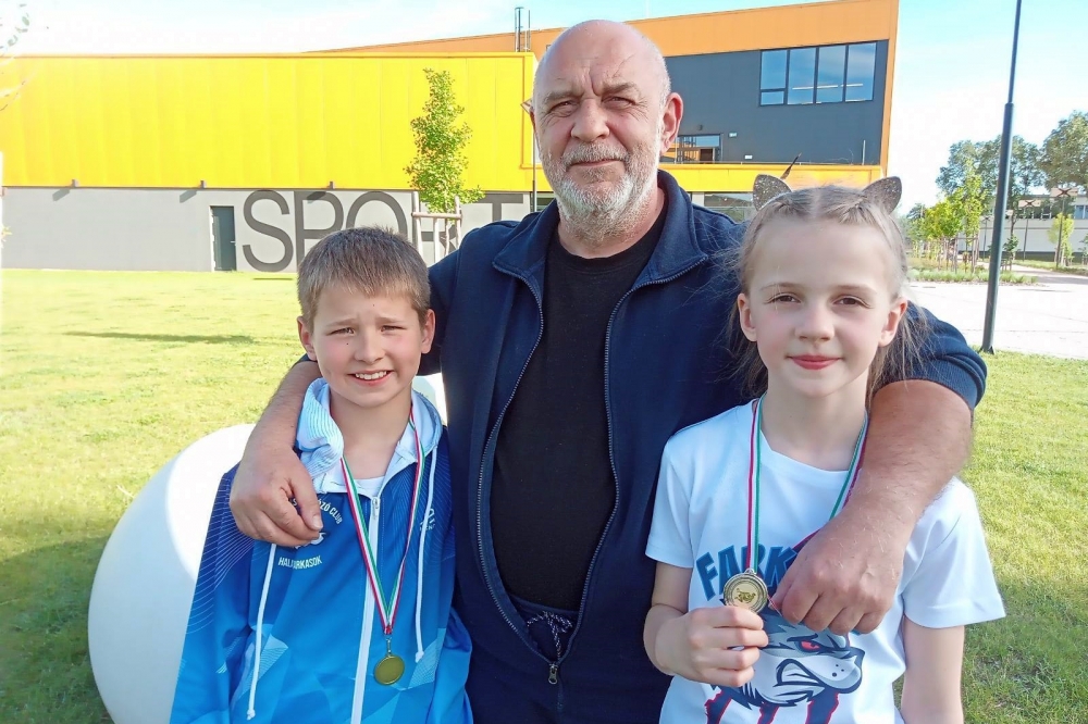 Sanyi arany-, Bogi ezüstérmet nyert