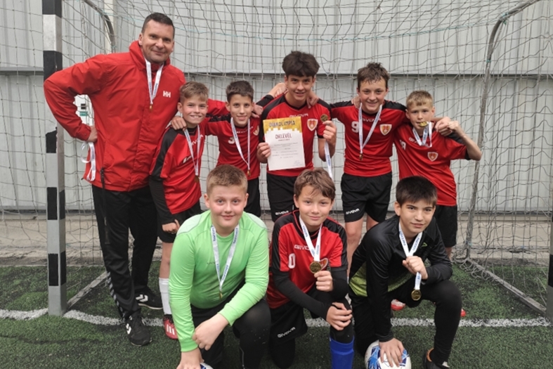 Országos döntőbe jutott a Központi focicsapata