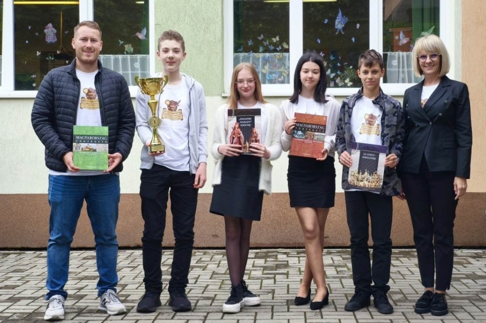 Országos történelemversenyt nyert a Fazekas-iskola csapata