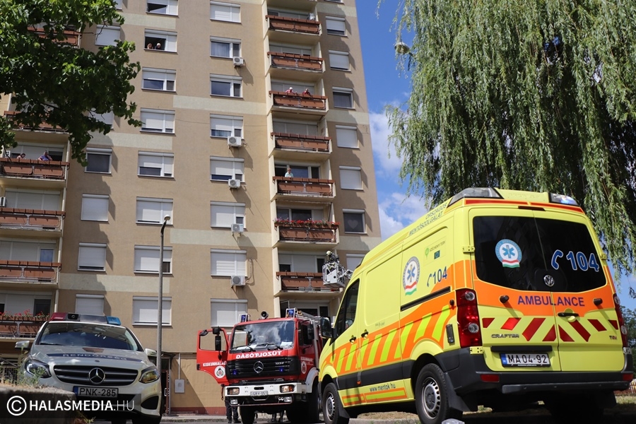 Konyhatűz a tízemeletesben: füsttel telítődött a lépcsőház is
