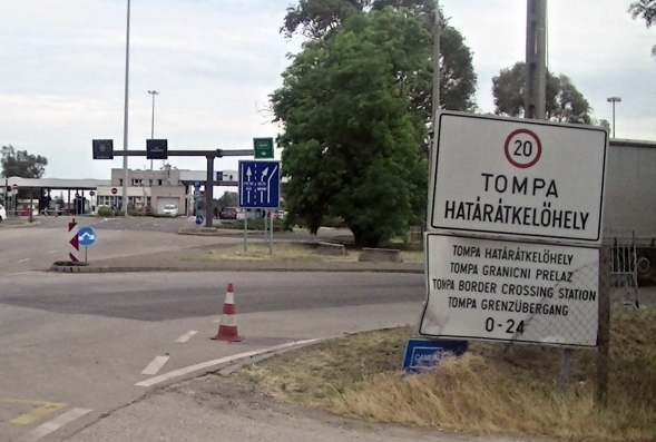 Tompa, végállomás: hamis okmányokkal buktak