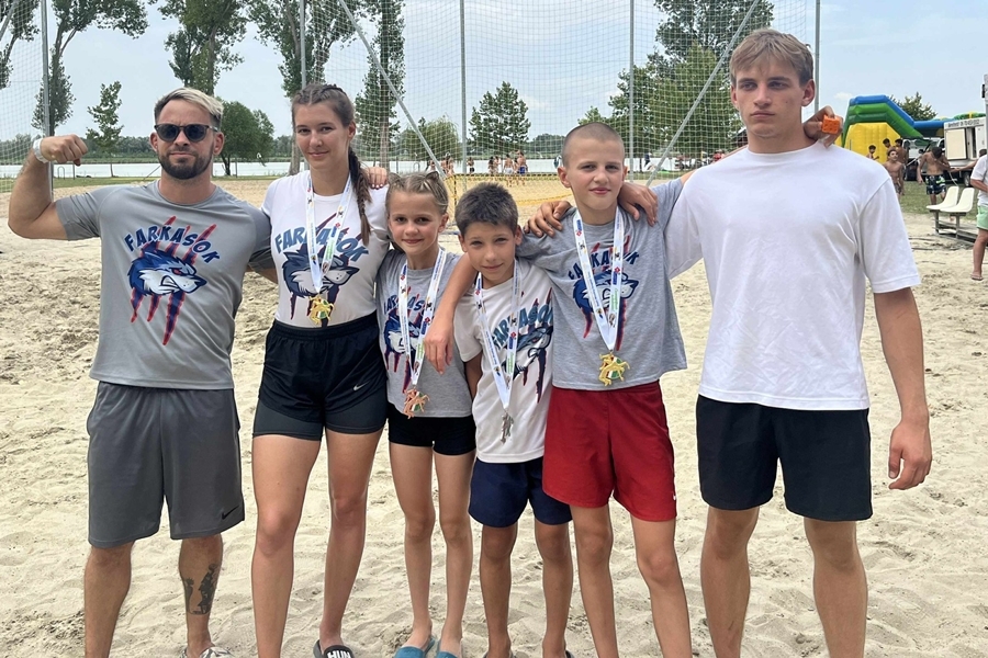 Halasi aranyérmek a strandbirkózó bajnokság országos döntőjében
