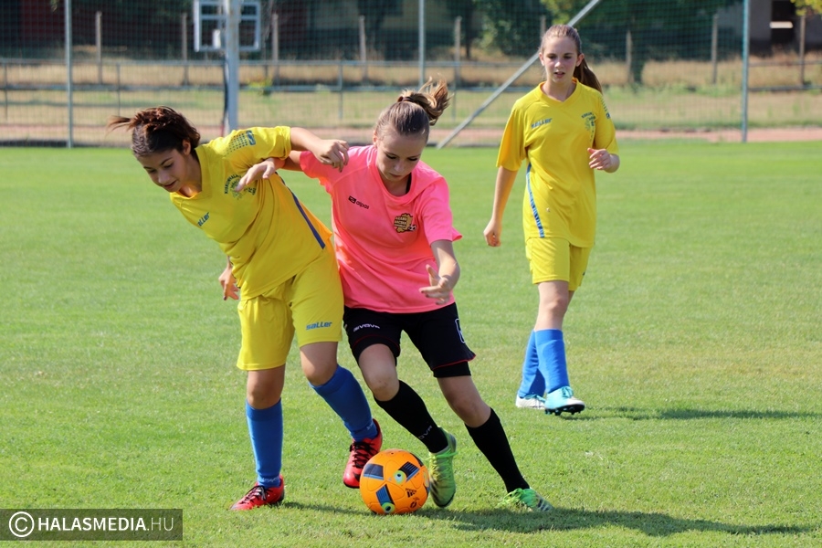 Kánikulai foci, főszerepben a lányok (galéria)