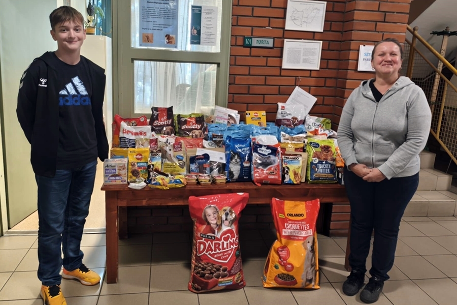 Sikeres volt Rajki Laci állateledel-gyűjtő akciója