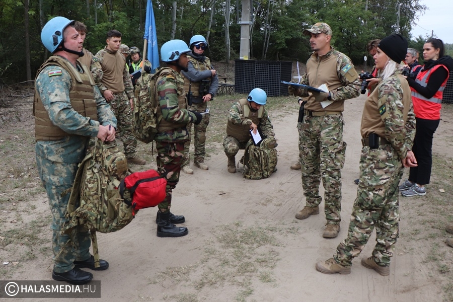 (►) Dékánis diákok a Nemzetközi Katonai Megfigyelő Tanfolyamon (galéria)