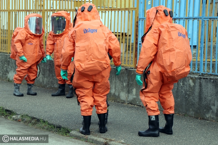 (►) Ammóniaszivárgás, sérültek: katasztrófavédelmi gyakorlat volt a Hunent Zrt-nél (galéria)
