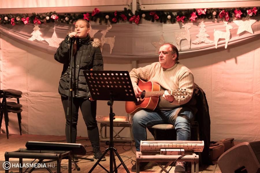 Lélekmelegítő zene az Adventi Téren (galériával)