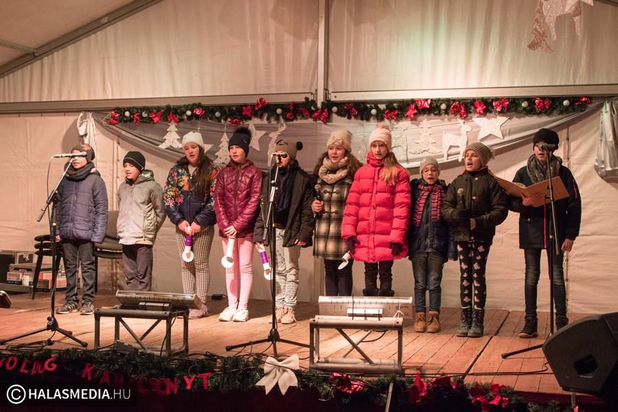 Ének az Adventi Téren (galériával)