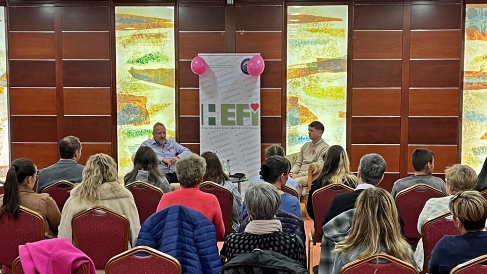 Dr. Sári Tamás hívta fel a hölgyek figyelmét a szűrővizsgálatokra