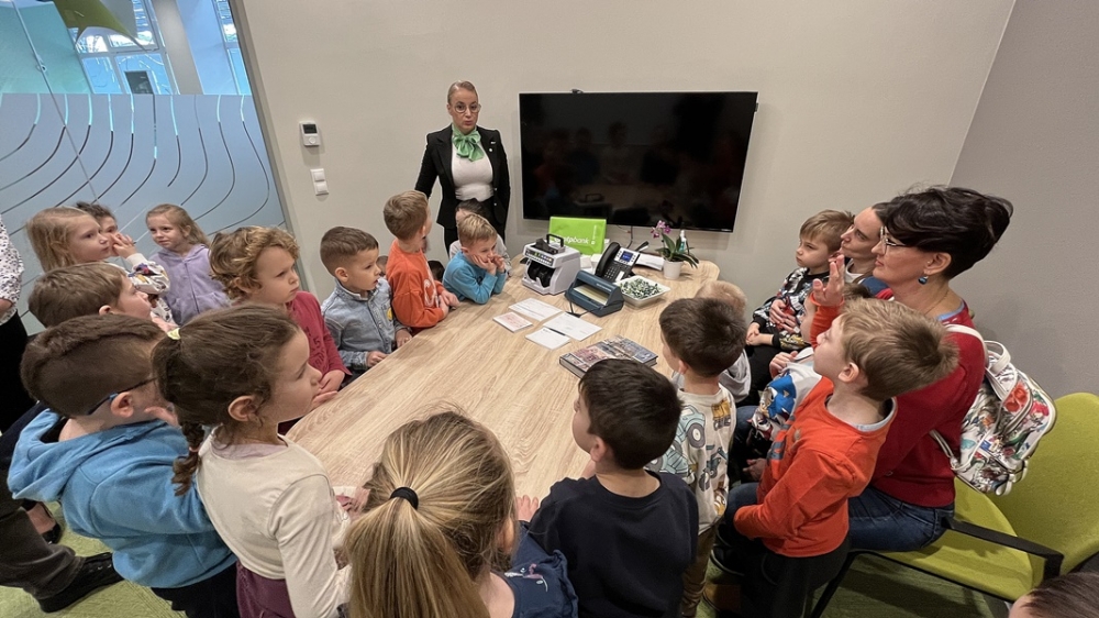 (►) Ovis vendégek a jártak bankfiókban (videóval)