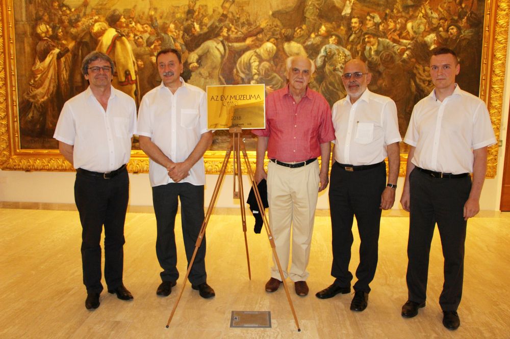 Múzeumi táblaavató borbemutatóval