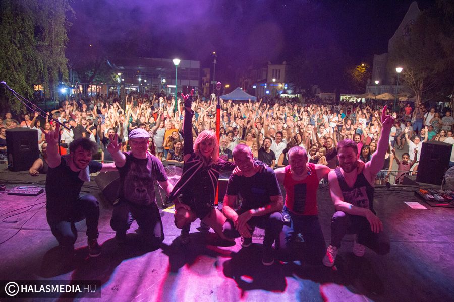 Ezrek ünnepeltek a főtéren (galéria)