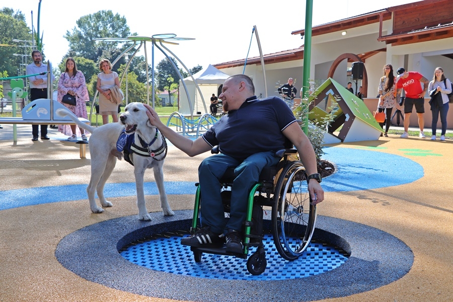 (►) Befogadó játszótér épült a Sóstó partján (videóval)