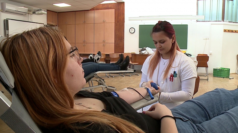 (►) Donornak álltak a fiatalok - véradás volt a Dékáni Árpád Technikumban