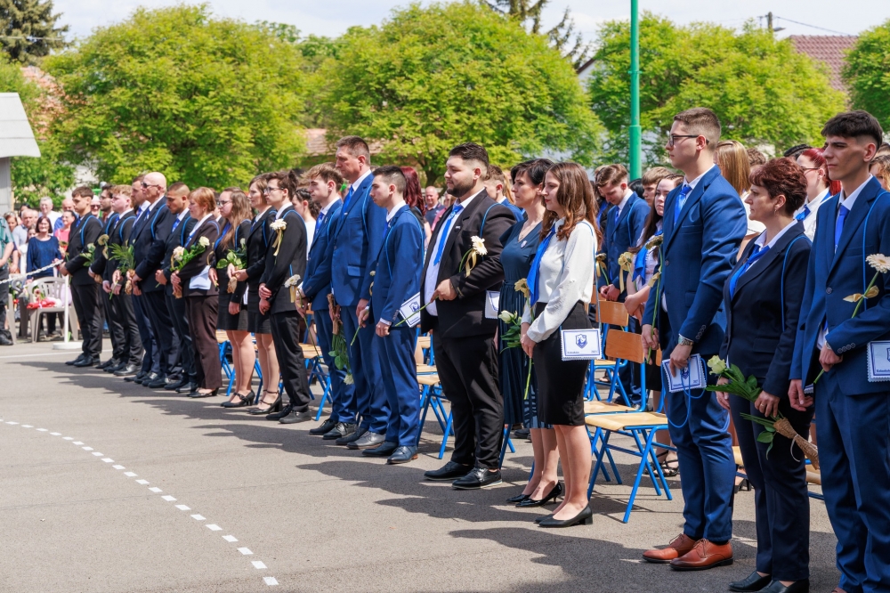 (►) Búcsú a Váritól: elballagtak a végzősök (galéria)