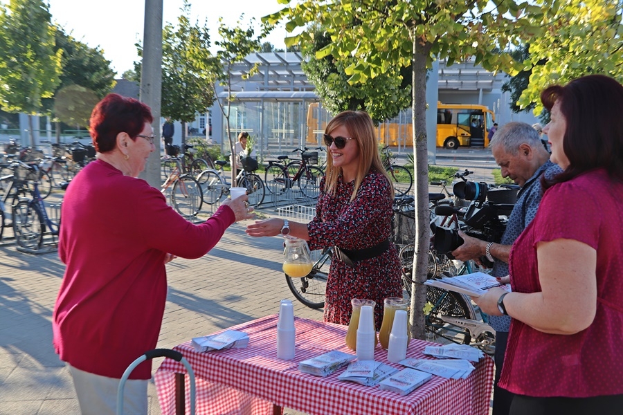 Szüreti hívogató a halasi piacon