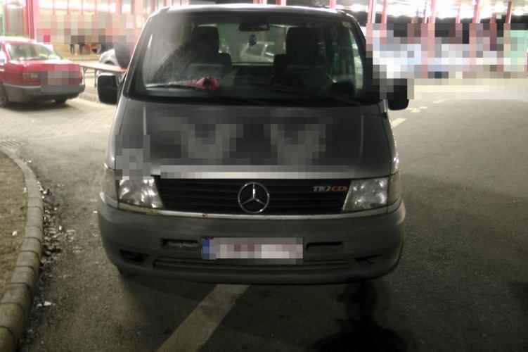 Körözött Mercedes a határon