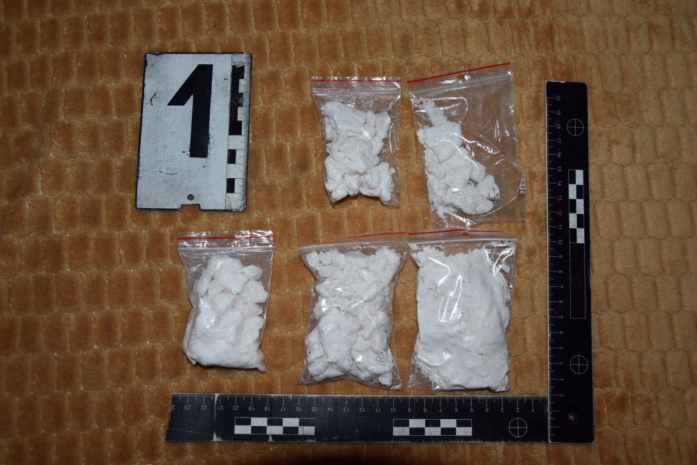 Őrizetben a halasi kristálykereskedő