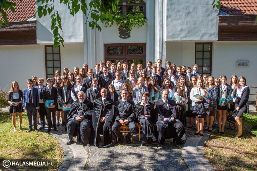 Hatvanhárman konfirmáltak