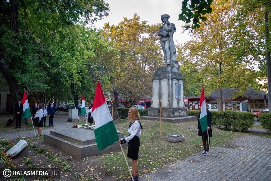 Halas nem feledi a 318 évvel ezelőtti csatát (Galéria)