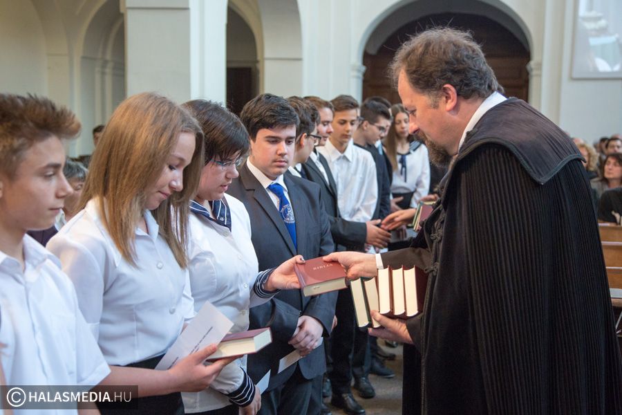 Harminc fiatal tett fogadalmat (galéria)