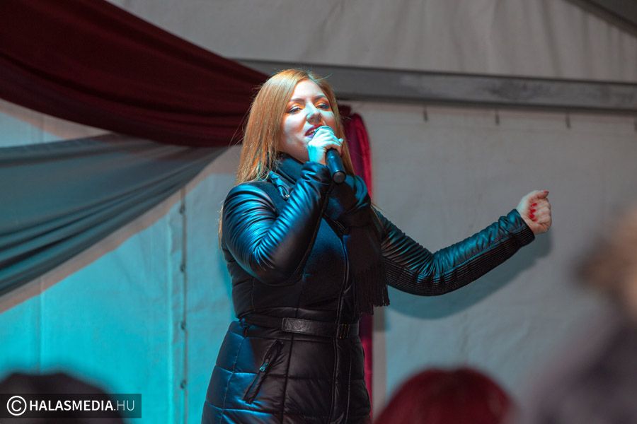 Stílusok találkozása az Adventi téren