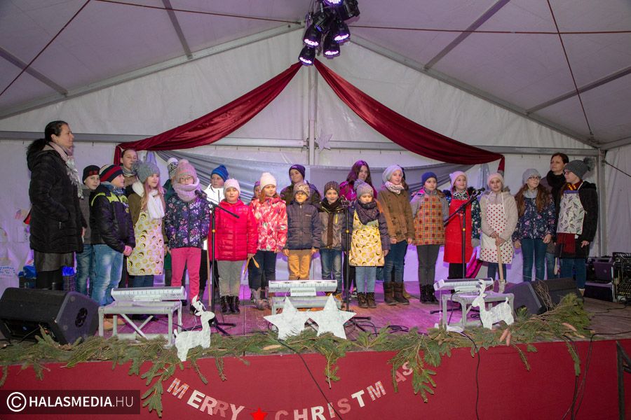 A Szent József Katolikus Iskola és Óvoda ünnepi műsora (galéria)