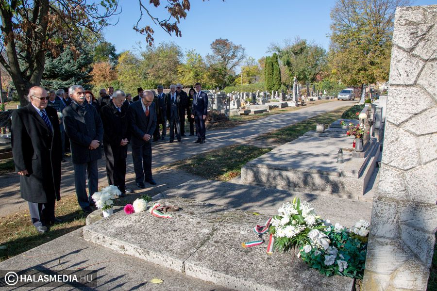 Koszorúzás Nagy Szeder István sírjánál (galéria)