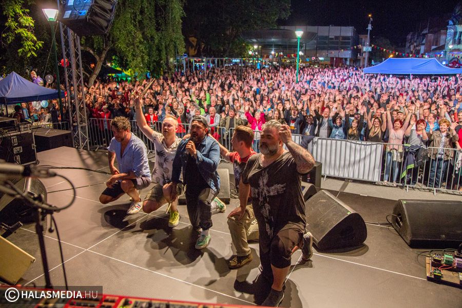 Ezrek buliztak a Magna slágerekre