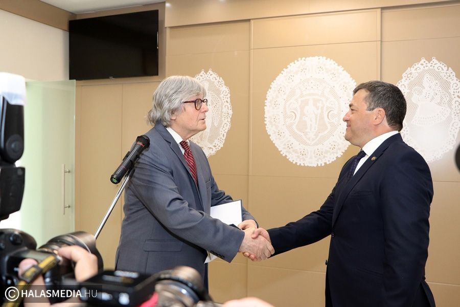 Átvette képviselői megbízólevelét Bányai Gábor (galéria)