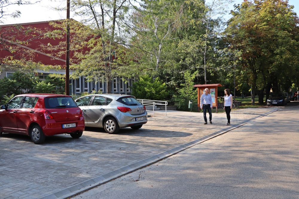 Elkészült a könyvtári parkoló