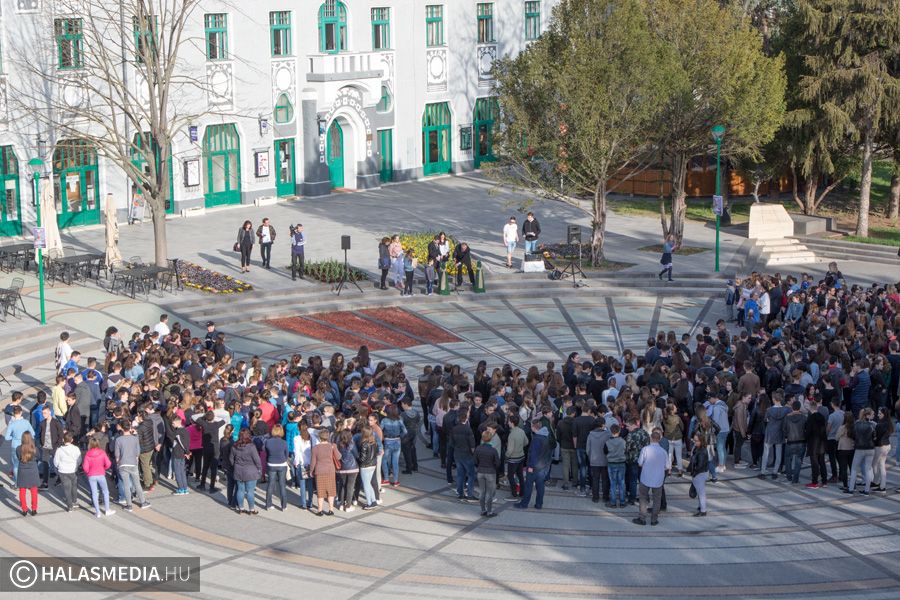 (►) Generációk szavaltak (galéria)