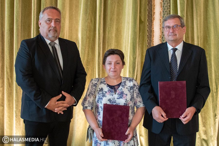 Kórházi munkatársak miniszteri elismerése