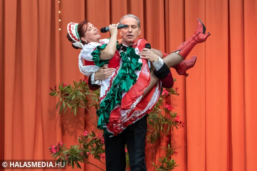 Tánc, humor, slágercsokor