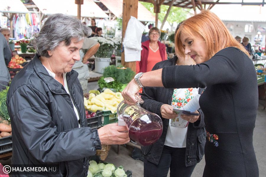 Mustot kínáltak, programot ajánlottak
