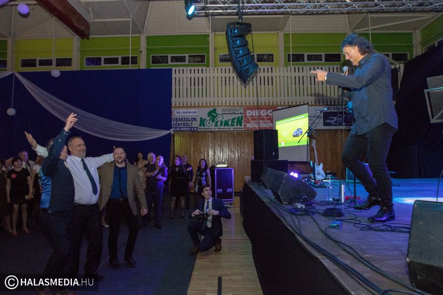 Jótékonysági bál sztárfellépővel (galéria)