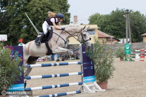 Rangos lovasverseny, több száz start