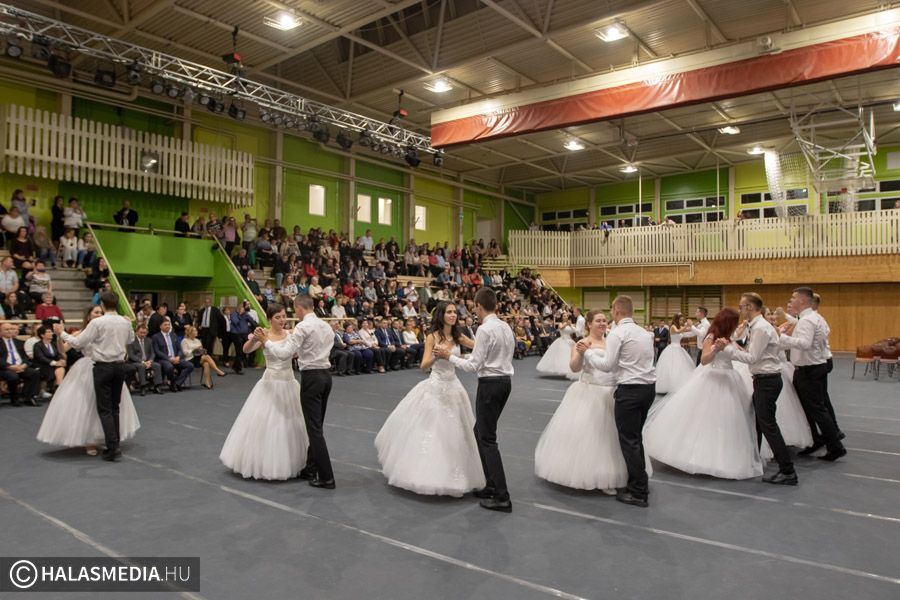 (►) ,,Az tudja, meddig jutottunk, aki látta, honnan indultunk el!”