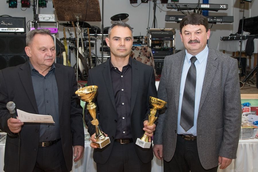 Fergeteges Teniszbál (galériával)